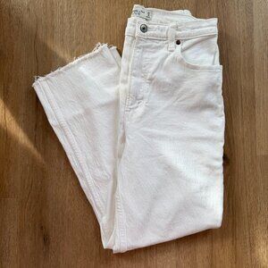Abercrombie The 90's Straight Ultra High Rise 27 Short White Jeans